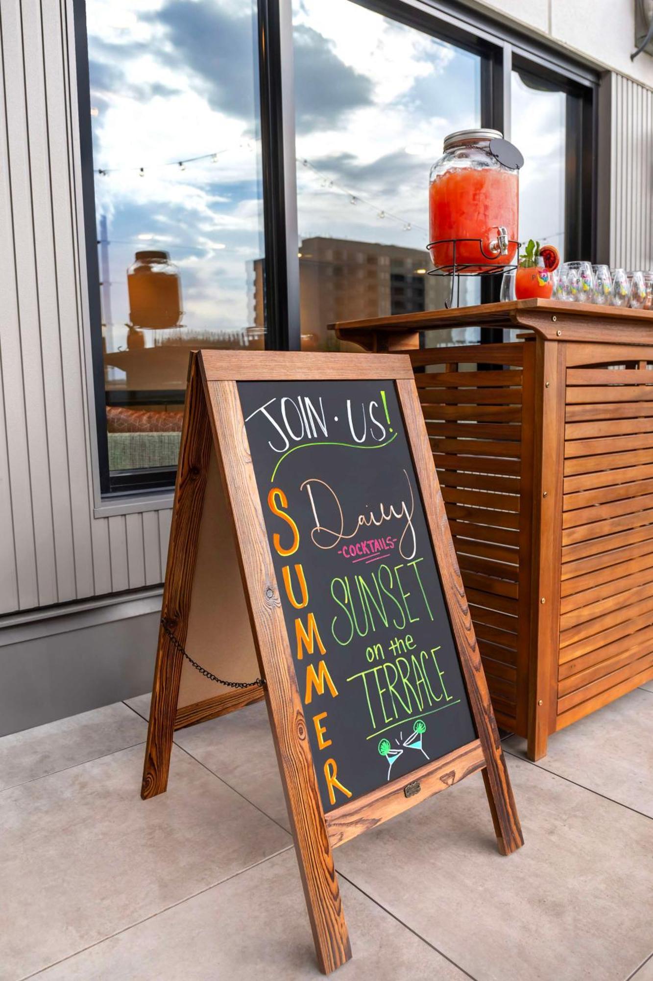 Cambria Hotel Denver Downtown Rino Bagian luar foto