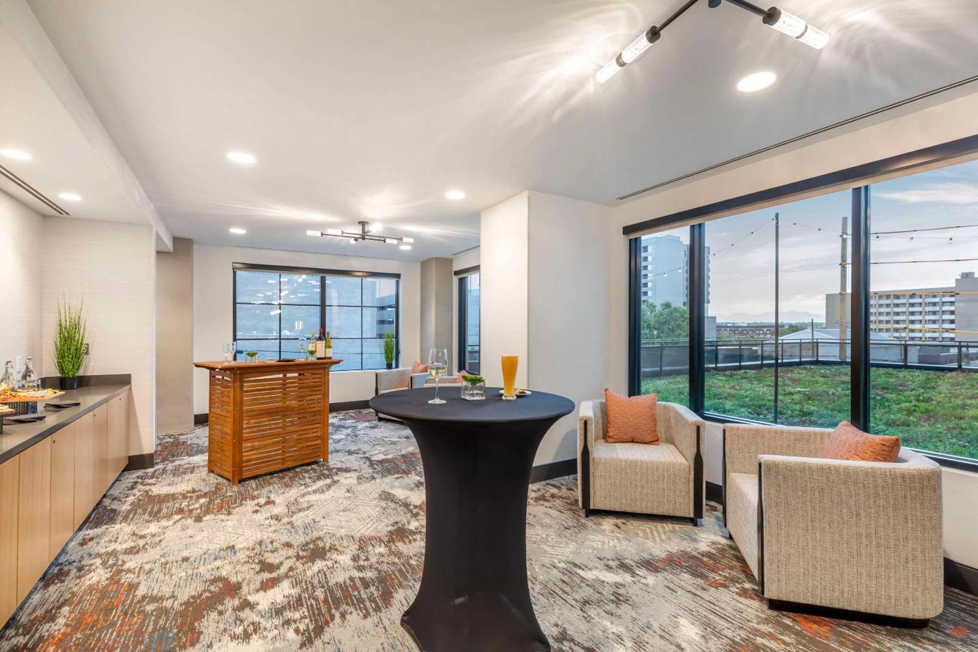 Cambria Hotel Denver Downtown Rino Bagian luar foto