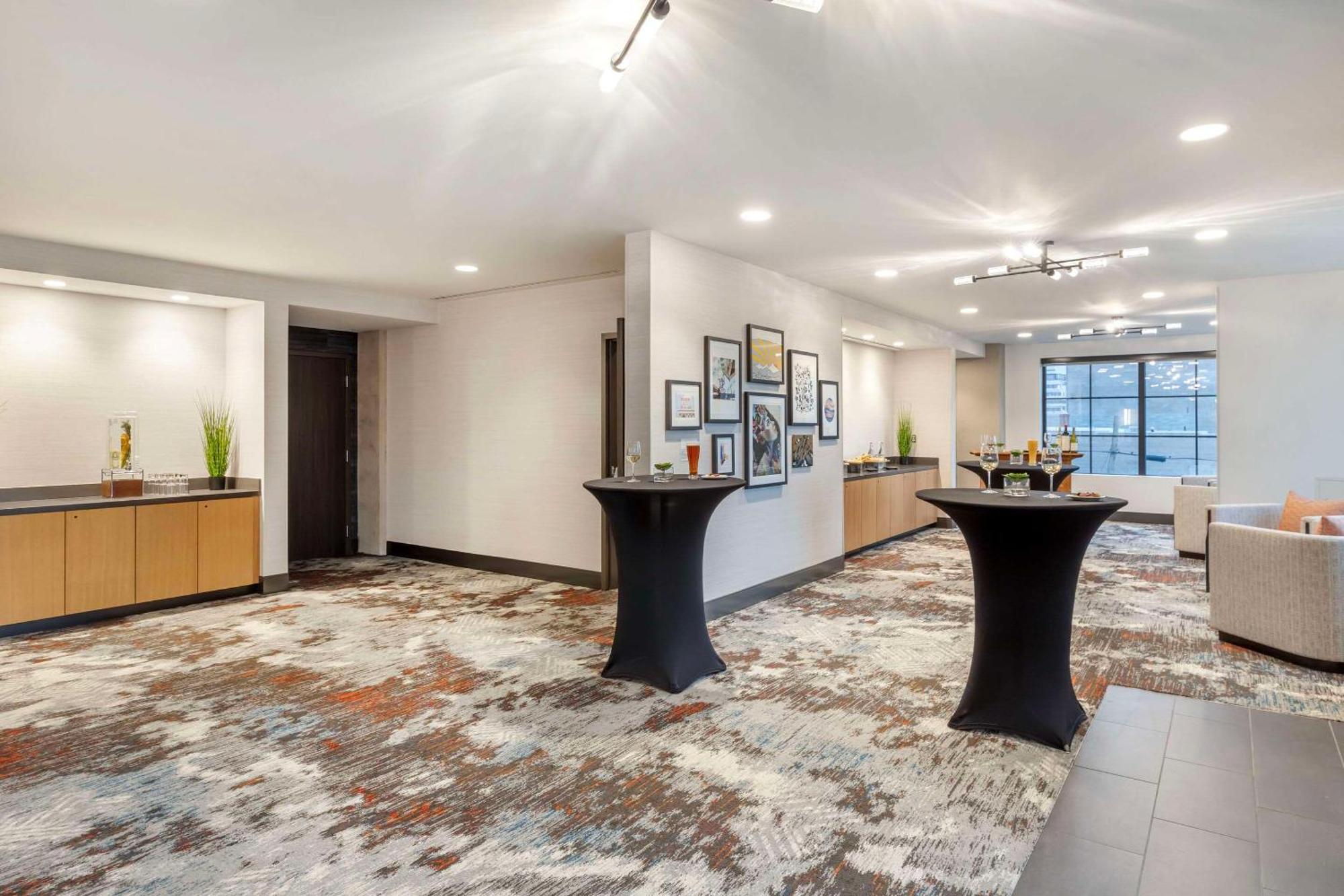 Cambria Hotel Denver Downtown Rino Bagian luar foto