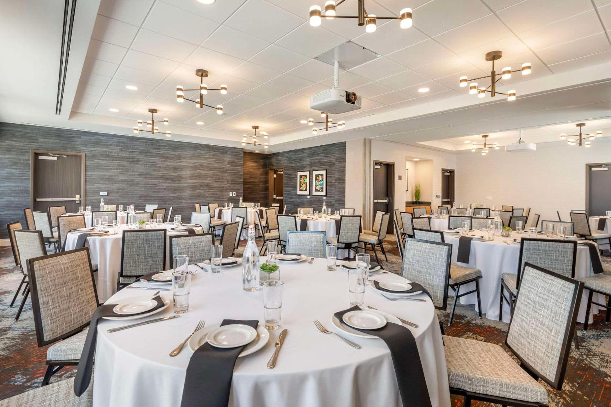 Cambria Hotel Denver Downtown Rino Bagian luar foto