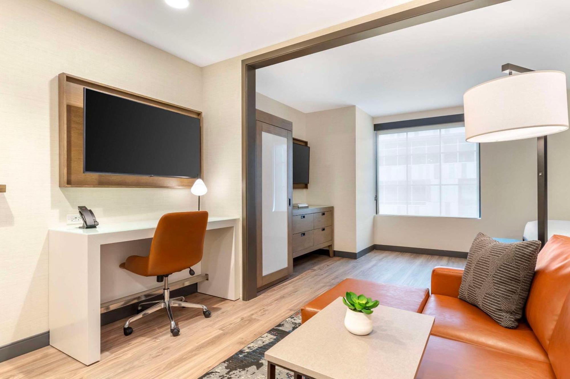 Cambria Hotel Denver Downtown Rino Bagian luar foto