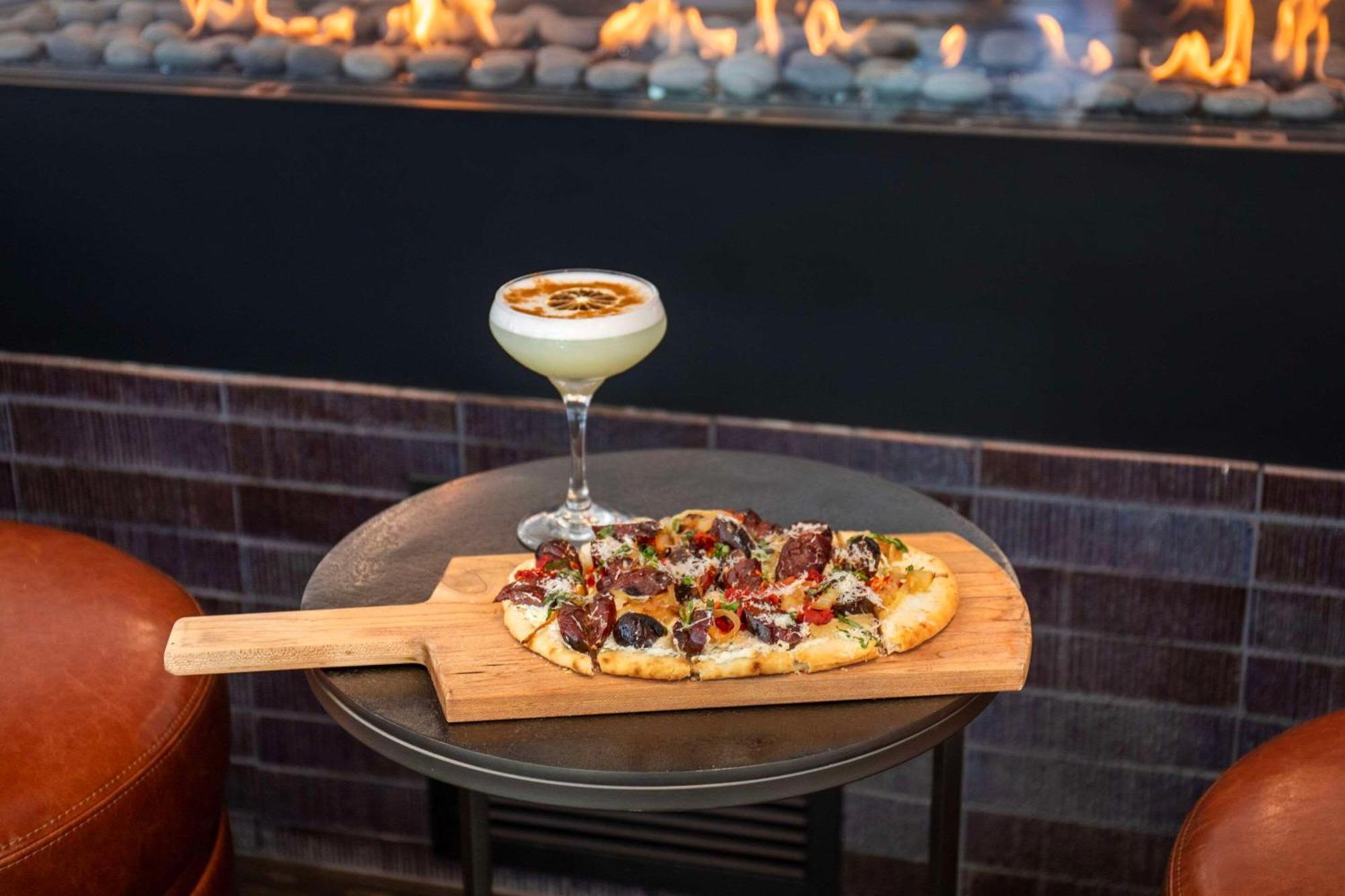 Cambria Hotel Denver Downtown Rino Bagian luar foto