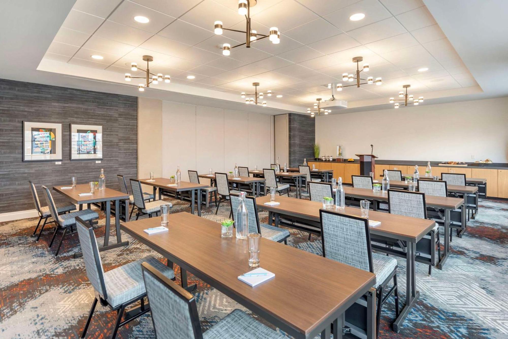 Cambria Hotel Denver Downtown Rino Bagian luar foto