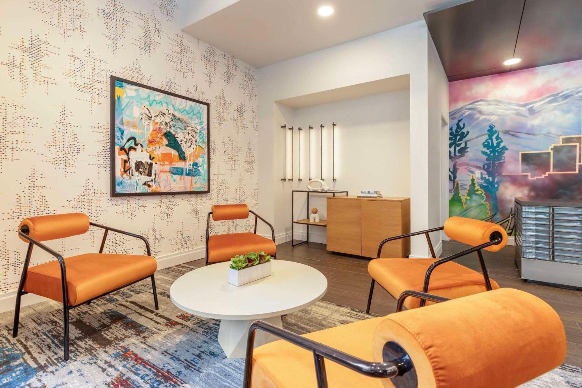 Cambria Hotel Denver Downtown Rino Bagian luar foto