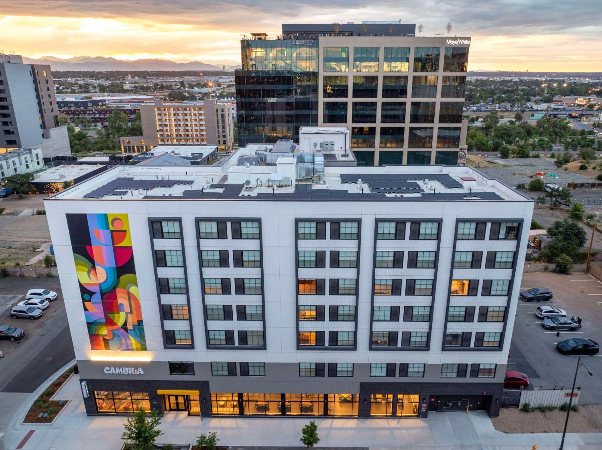 Cambria Hotel Denver Downtown Rino Bagian luar foto