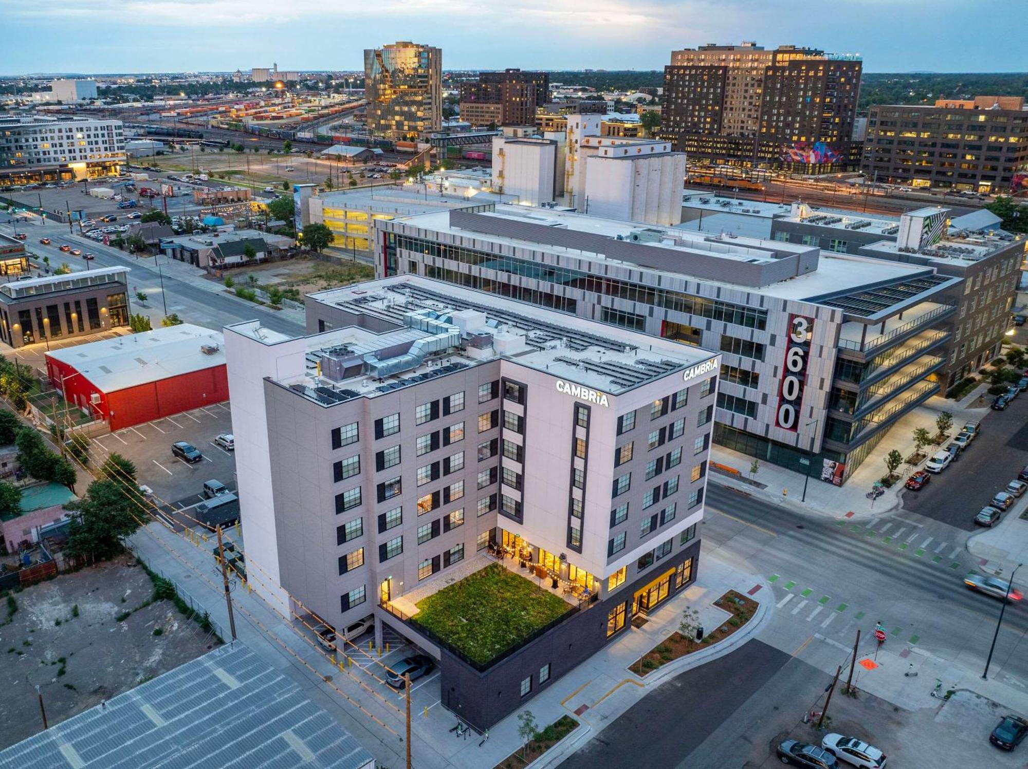 Cambria Hotel Denver Downtown Rino Bagian luar foto